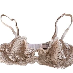 Victoria’s Secret Body by Victoria nude lace bra size 34B gently worn
